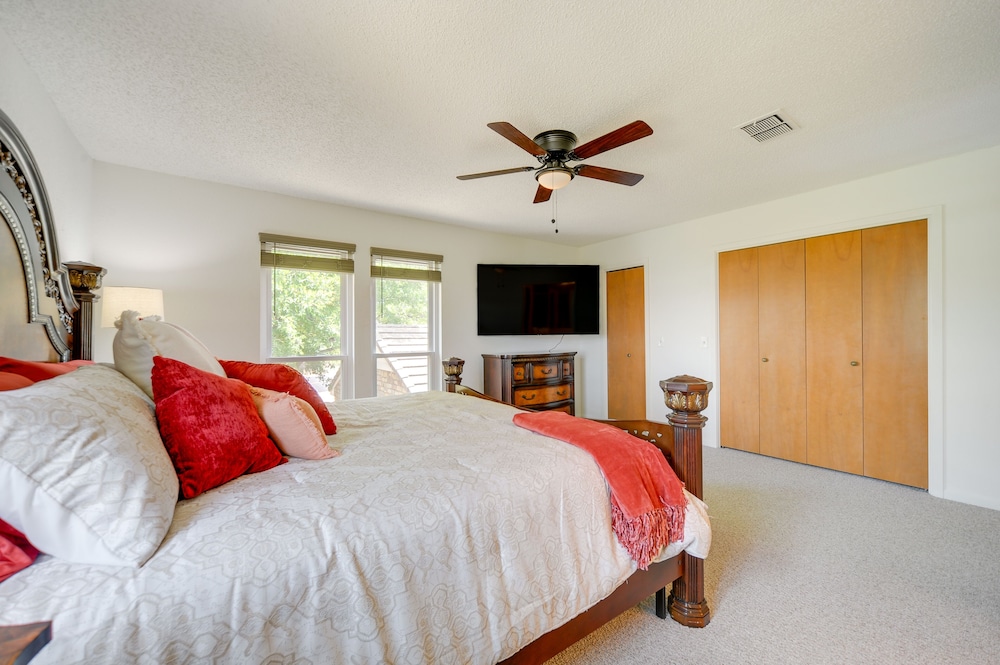 Dog-friendly Texas Retreat w/ Fireplace Grill! - Property Image 28