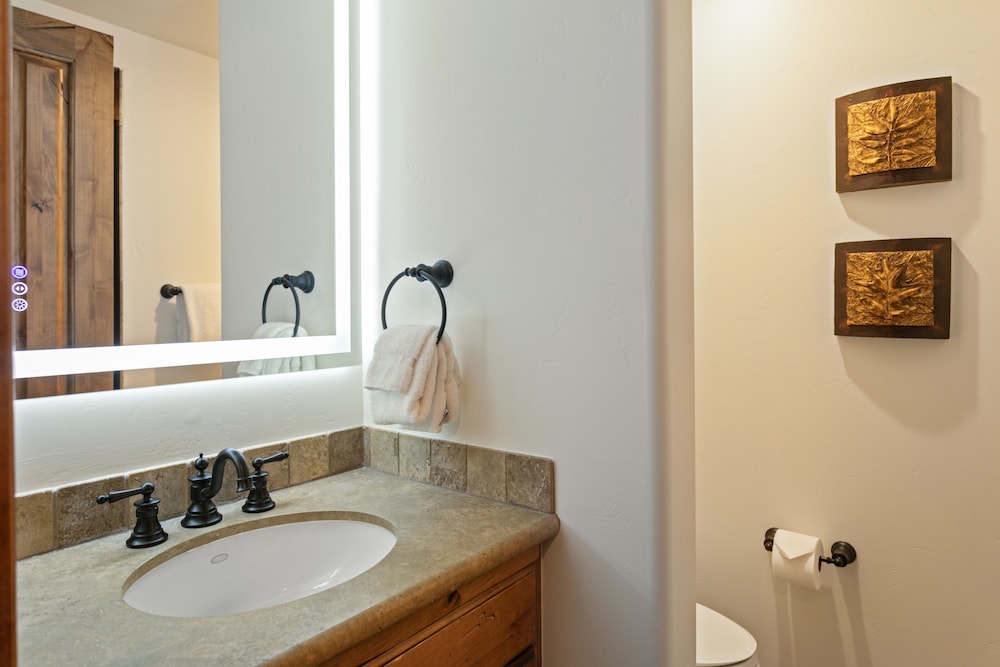 Grand Lodge - Four Bedroom #405 - Ski-in/ski-out 4 Condo