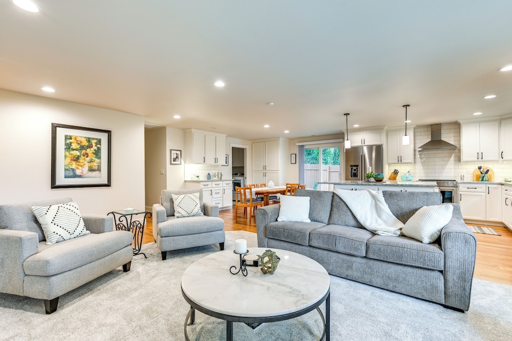 2 Mi to State Fair: Puyallup Home w/ Private Yard!