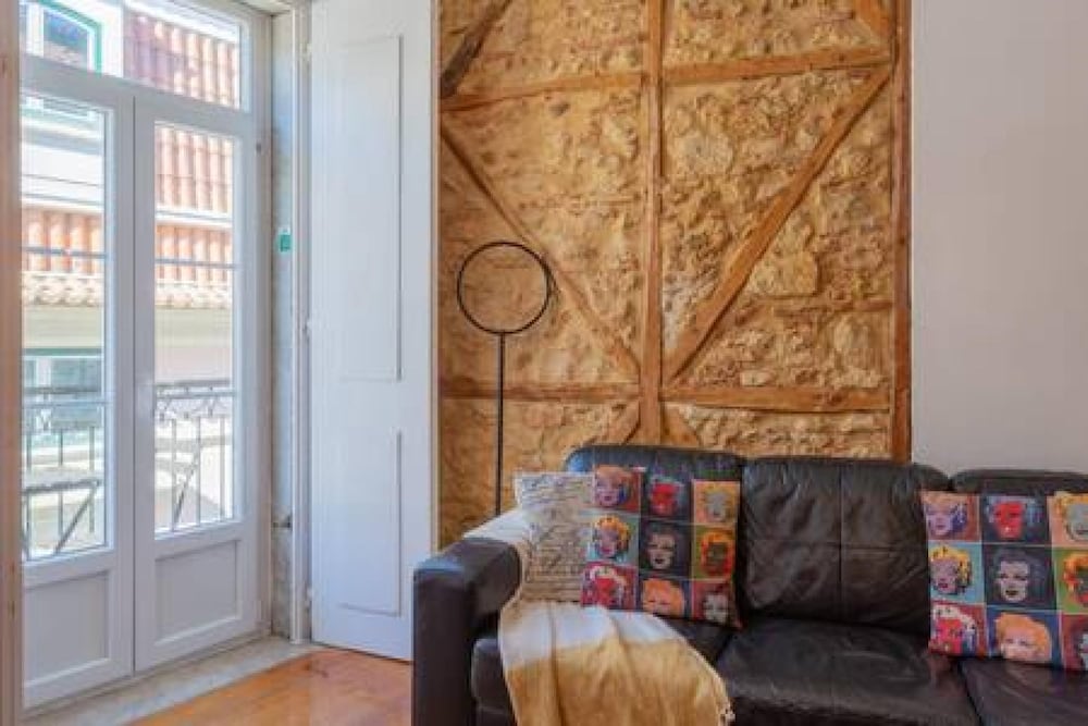 Old Town Chiado Balcony Aircon by LD Apartments