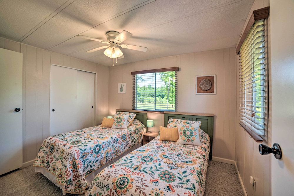 Murray Getaway w/ Deck: Near Fishing & Boating! view 2