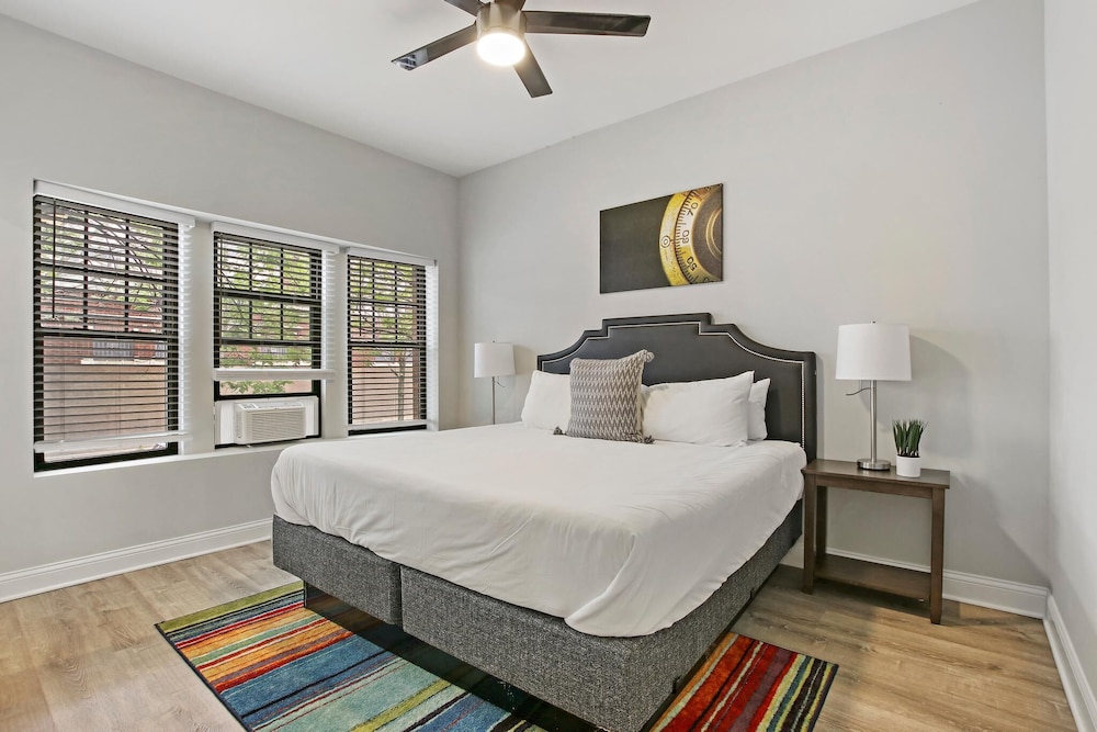 Prime 3BR Apt - Lawndale rep - Image 5