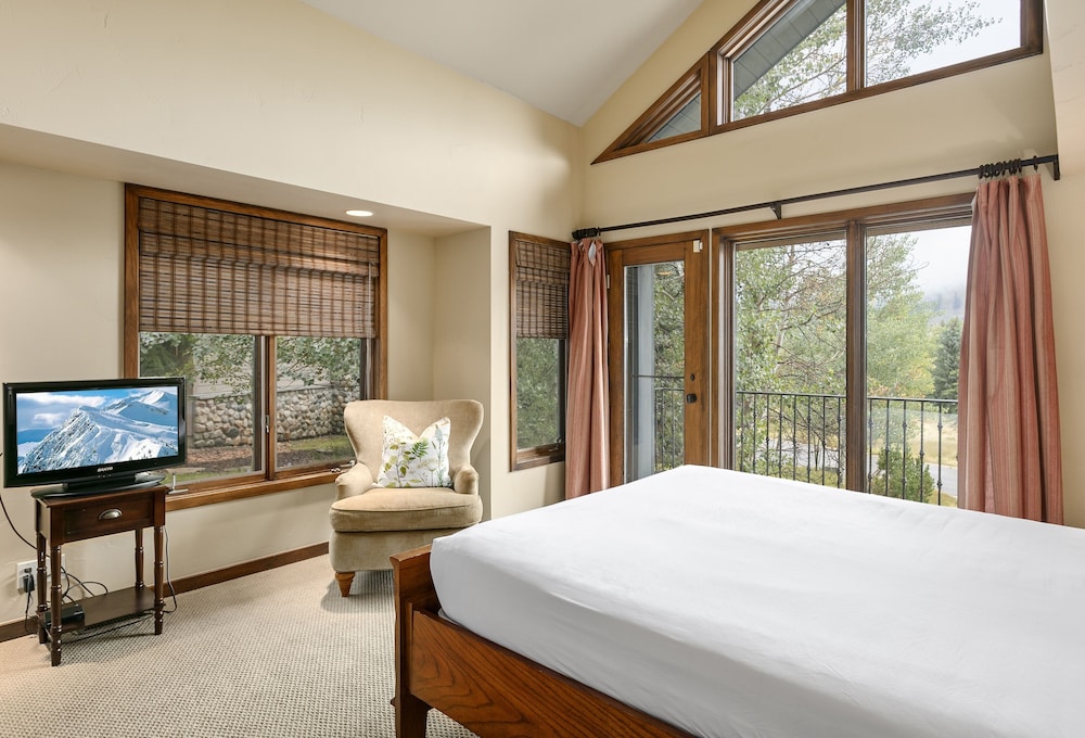 Upper Telemark Drive Home at Deer Valley Resort - 7 Bedroom Home with Hot Tub #2960 7 Home