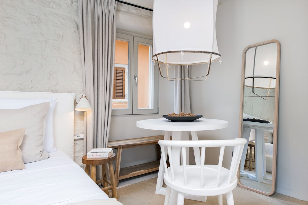 Calnova Suites view 4