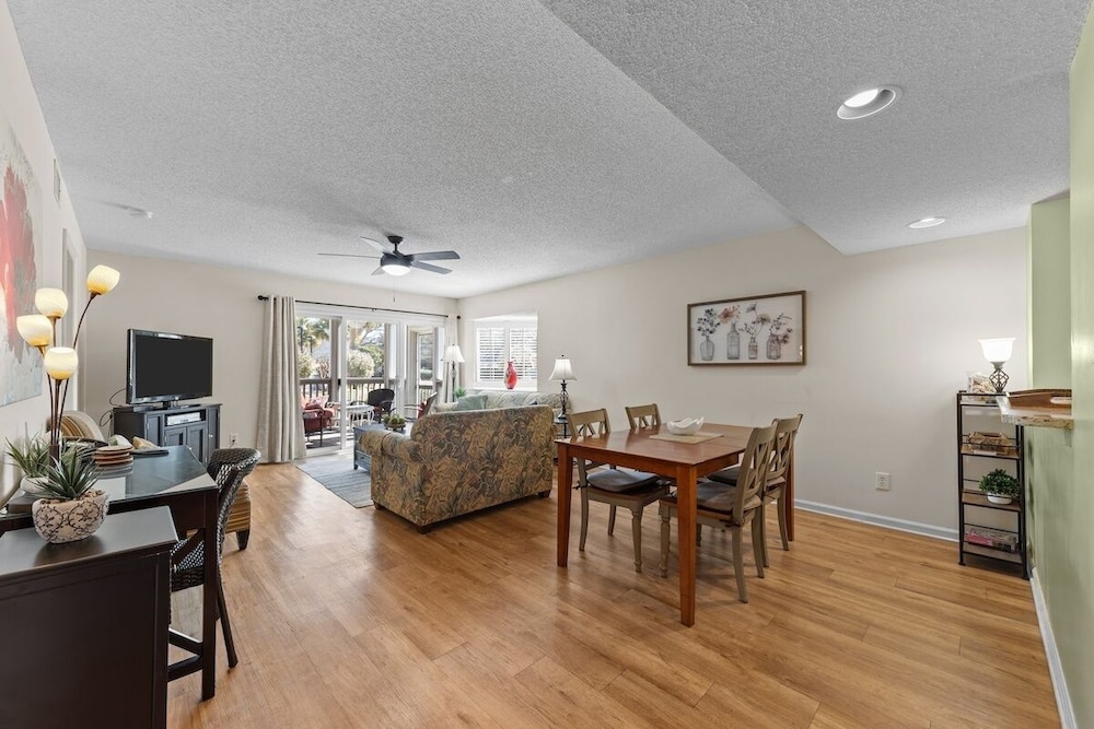 Windsor Court 11c 2 Bedroom Condo