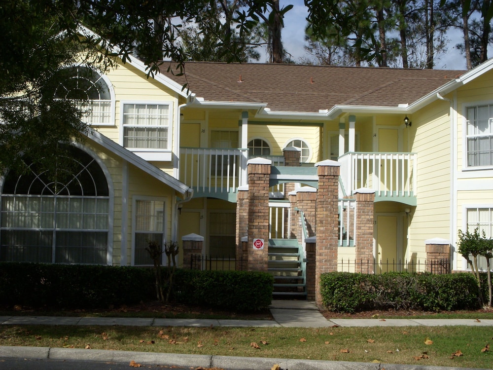 Florida Deluxe Villas, Condos, & Homes