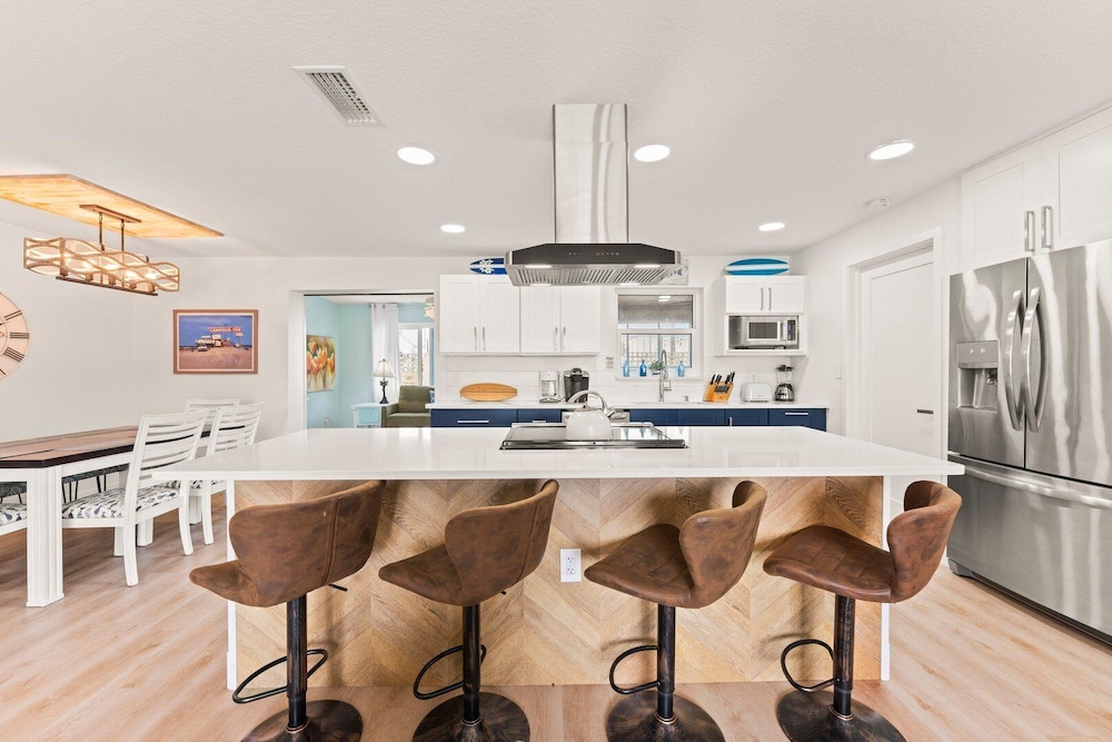 384 Harbor Drive