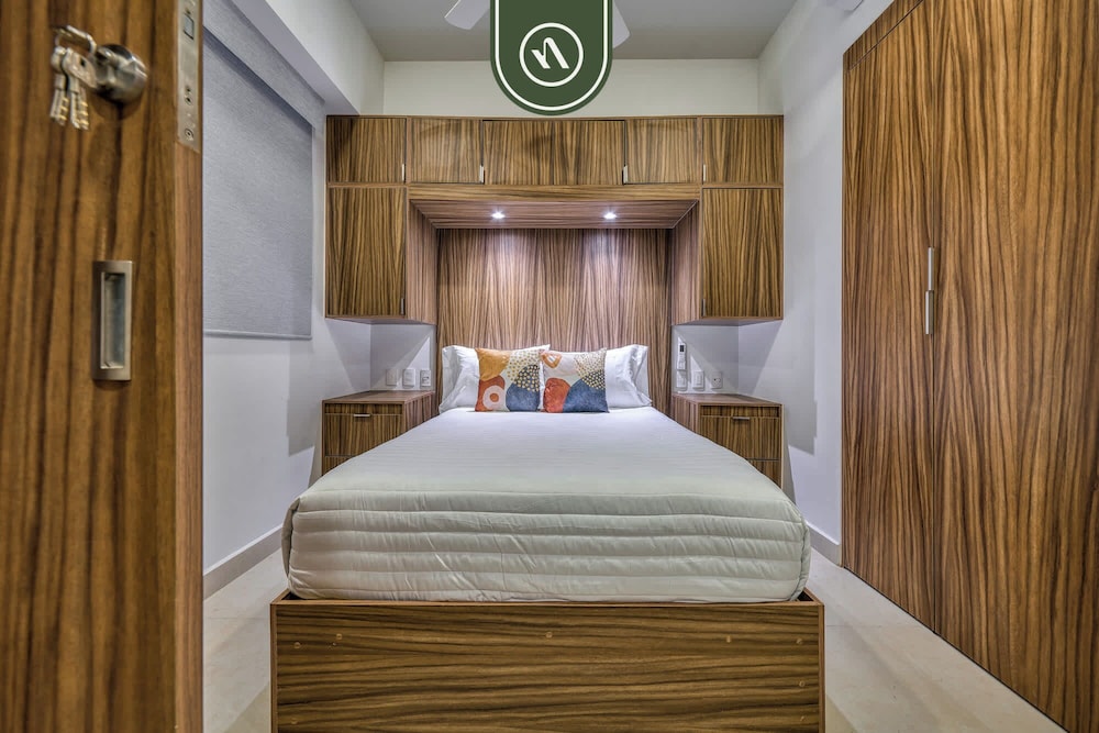 Brand New 1 BR Condo - Pool - Jacuzzi - Gym