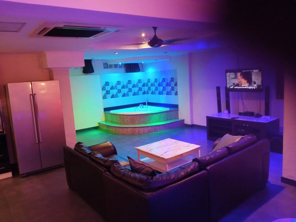 75 sqm Studio Type Jacuzzi Apartment 101a