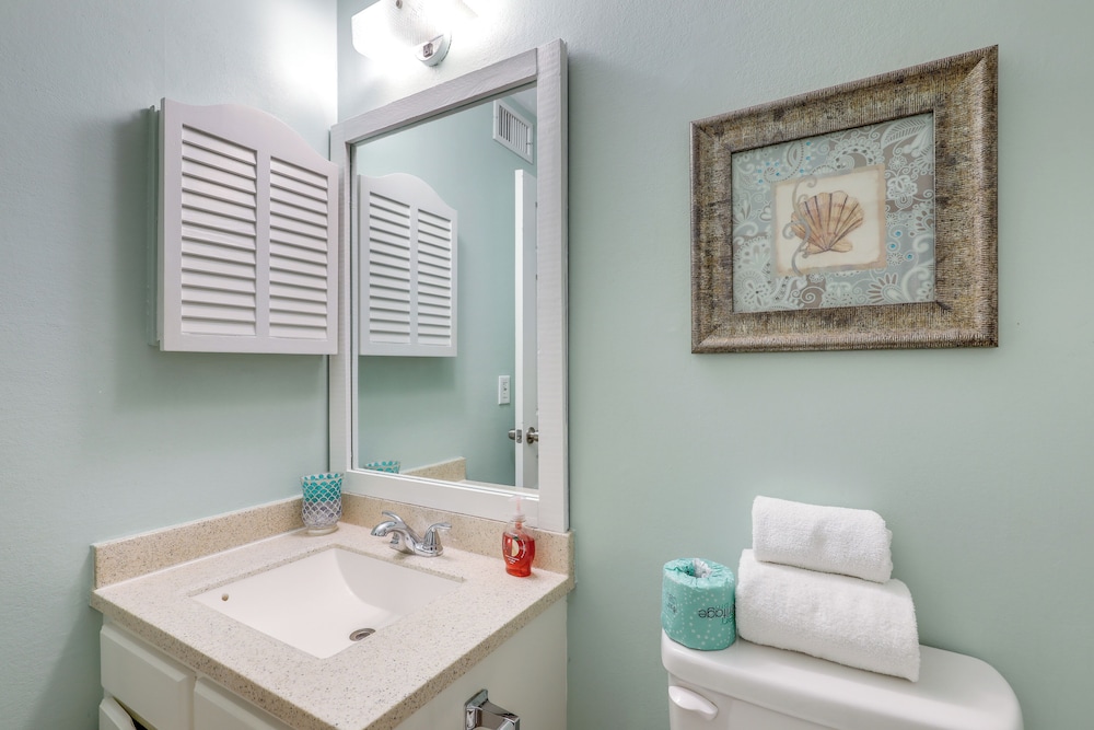 Ocean-view Balcony: Myrtle Beach Resort Condo!