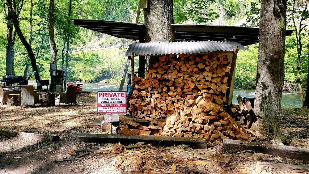 Bear Creek Lodge and Cabins in Helen Ga - Pet Friendly, River on Property, Walking Distance to downtown Helen