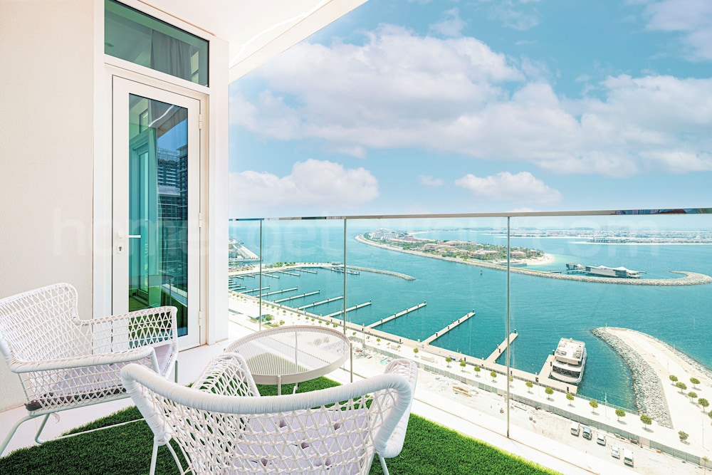 Homesgetaway-SunriseBay Emaar Beach ront