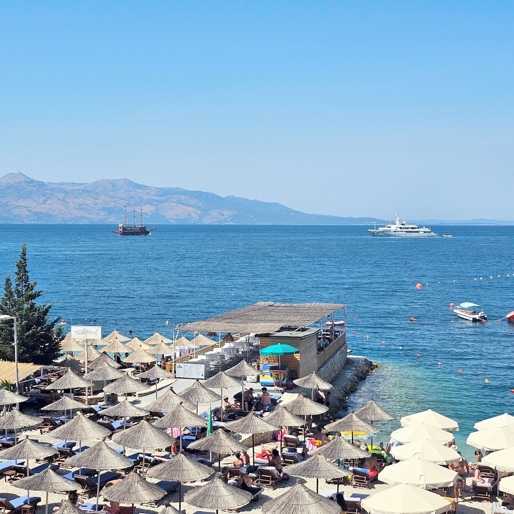 Ares Beachfront Luxury Rooms