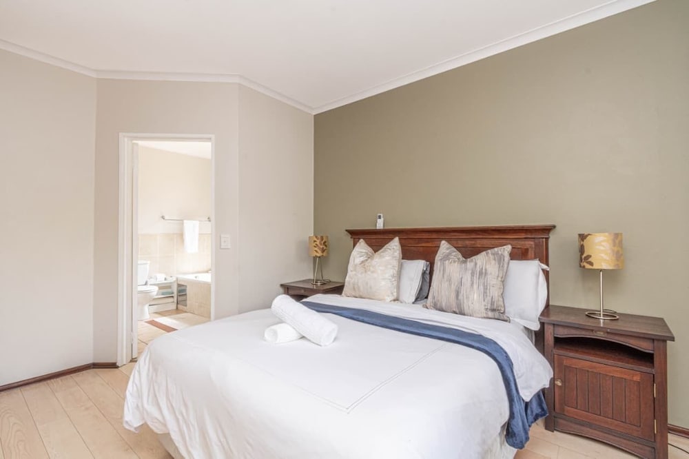 Peaceful Sandton Townhouse in Gated Community