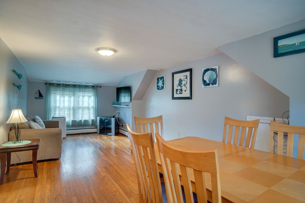 1 Mi to Windmill Beach: South Yarmouth Apt!