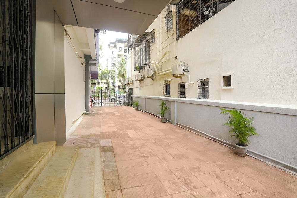 Fabhotel Wellax 24 Service Apartments
