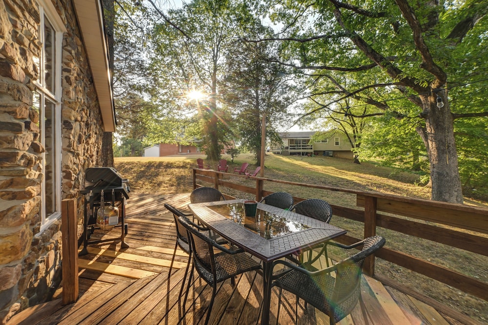 Dog-friendly Kentucky Lake Home w/ Game Room!