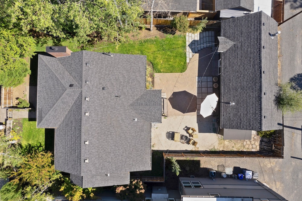 North West Nest 30 Day Minimum 2 Bedroom Home by RedAwning