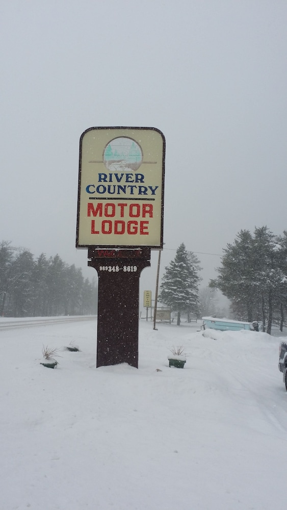 River Country Motor Lodge