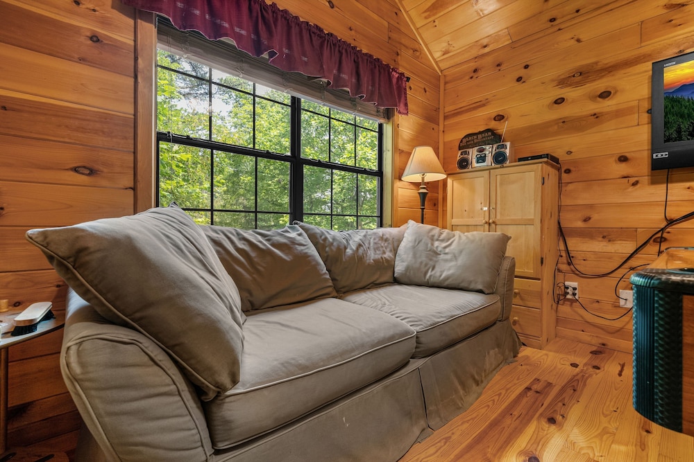 Caught Ya Peek'n 1 Bedroom Cabin by RedAwning