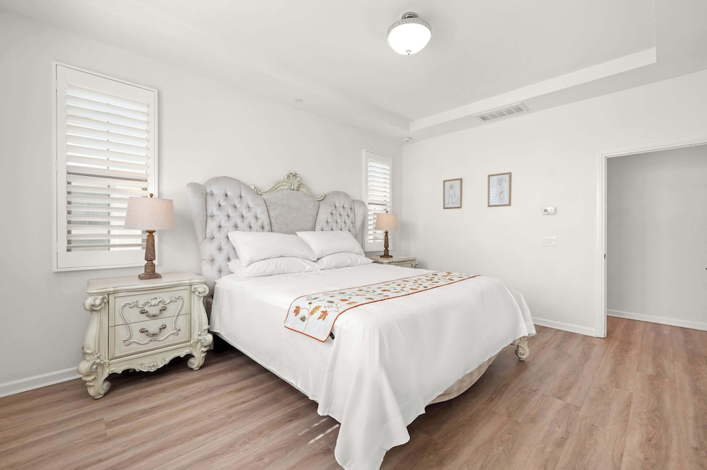 Stylish 3BR Irvine Oasis Family Friendly w Garage