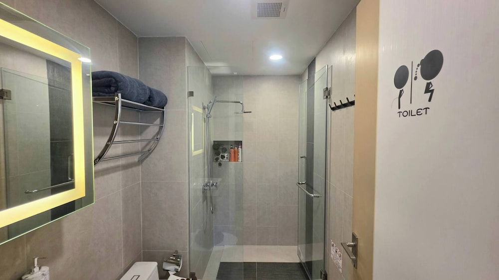 Room-a301- 1 Bedroom Corner Condo Forest