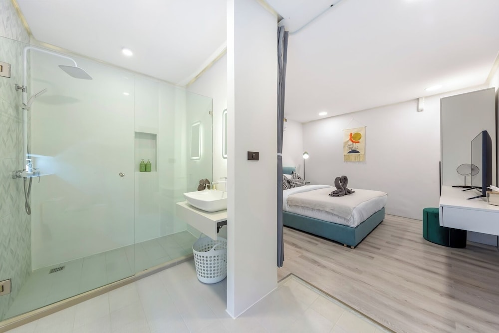 Unique Townhouse Pool Slide Access