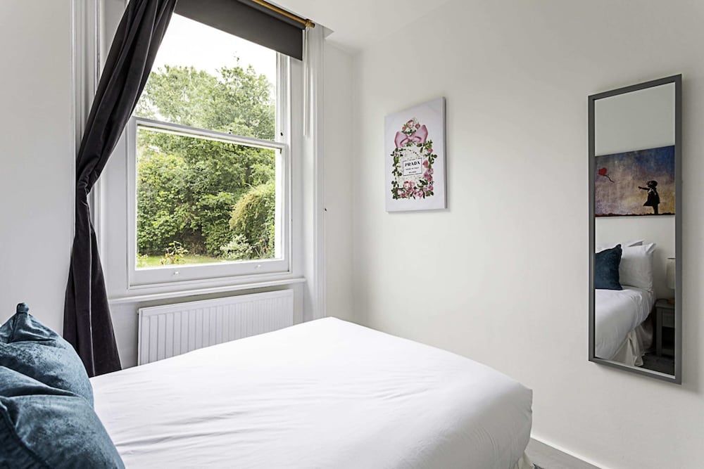 Clapham Charm: 2-bedroom Beauty