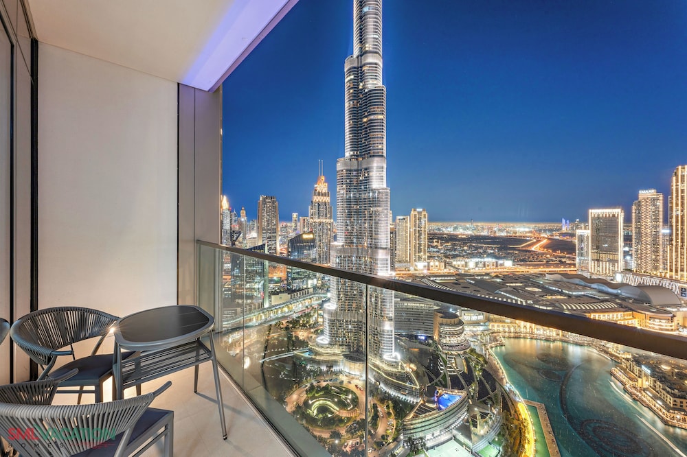 SML Vacation Homes - Sky High Apartments with Burj Khalifa and Dubai Fountain Views @ Grande Signature, Downtown Dubai