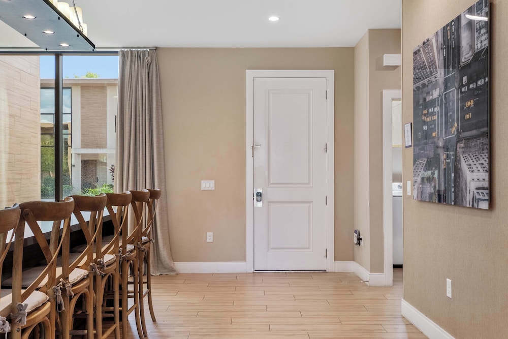 Minutes to Disney Chic Dream Villa With Stunning Patio and Resort Perks