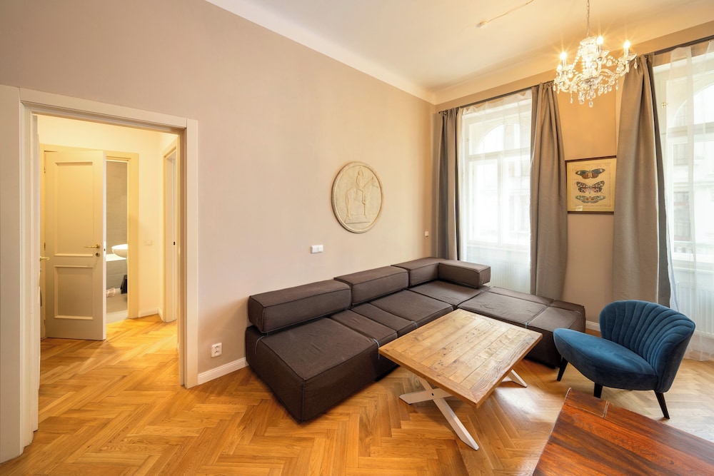 1 Bed Flat - Sleeps 5 - Parking - Wifi