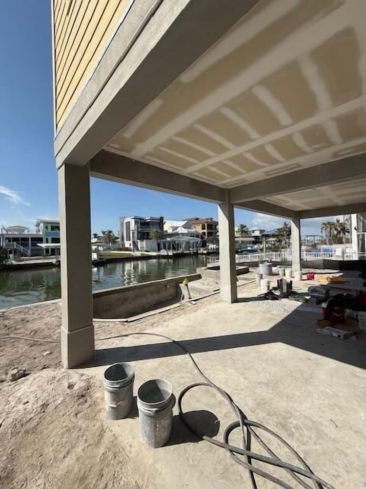 Brand New Luxury Build 265 Carolina Ave: Heated Pool, Hot Tub 6 Bedroom Home