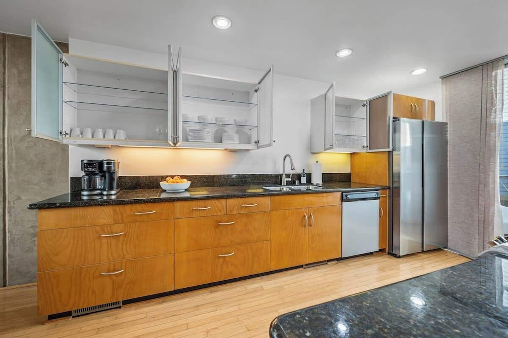 Gaslamp Row House - Sleeps 8 Private Garage AC