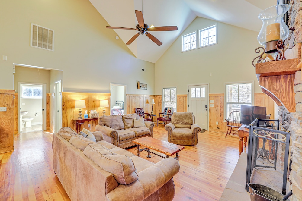 Fish, Hike & Relax: Marietta Gem w/ River Access!