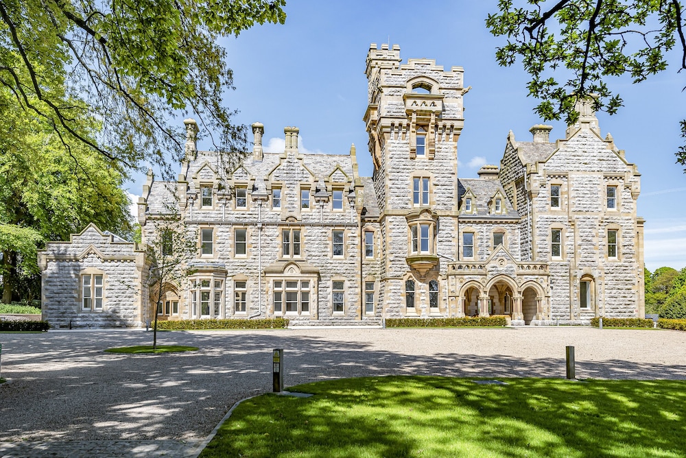 The Mabel Suite Stone Cross Mansion