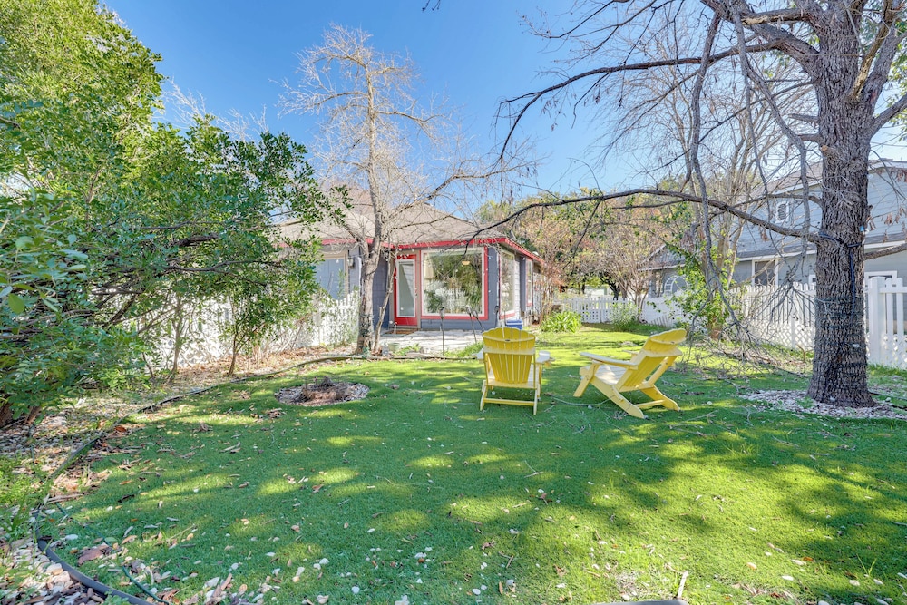 Dog-friendly Retreat w/ Yard, 22 Mi to Dtwn Austin