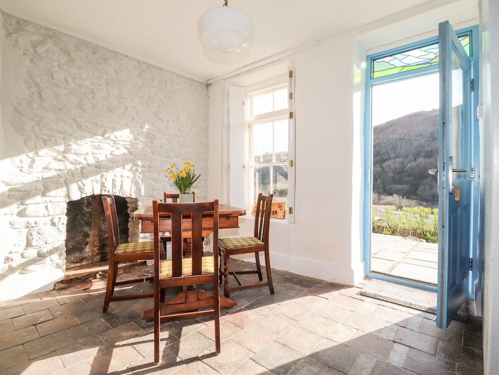 Dolwylan Cottage