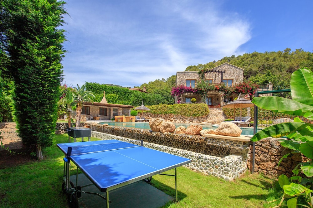Private Island-Style Ultra Luxury Villa Estate