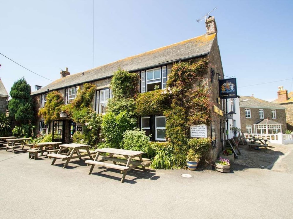 Hotel The Kings Arms - Image 1