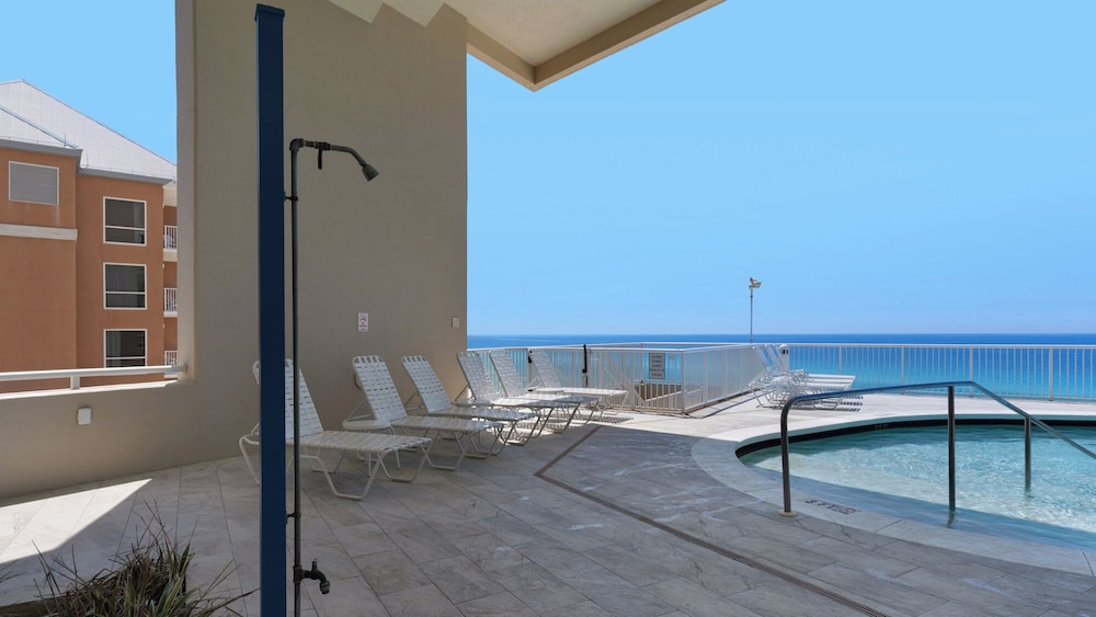2BR Gulf Front Condo w/ Pool, Gym, Hot Tub + Free Attraction Tickets!