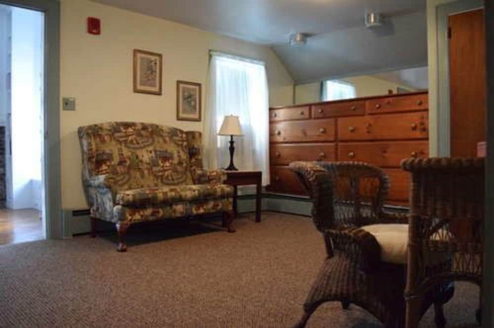 New Hampshire Mountain Inn