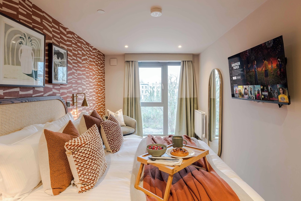 Waterside Living I Luxe Apartments