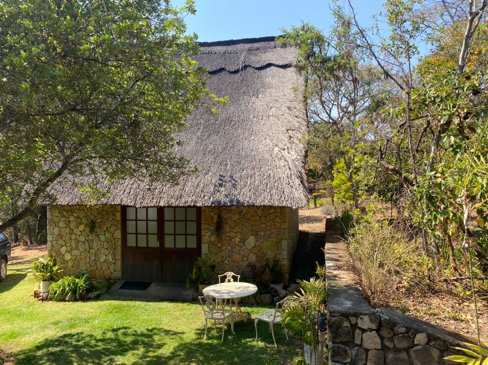 Stunning Private Cottage in the Heart of Nyanga - 2095