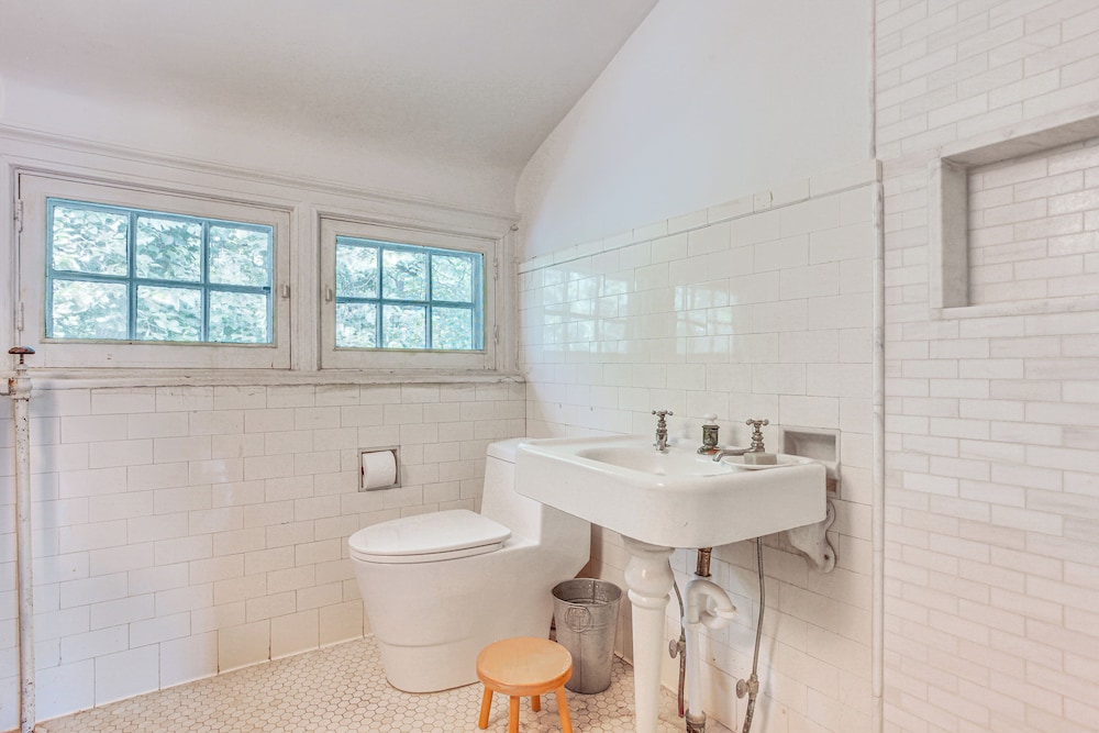 Hudson Valley Estate on 4 Acres w/ Private Pool!