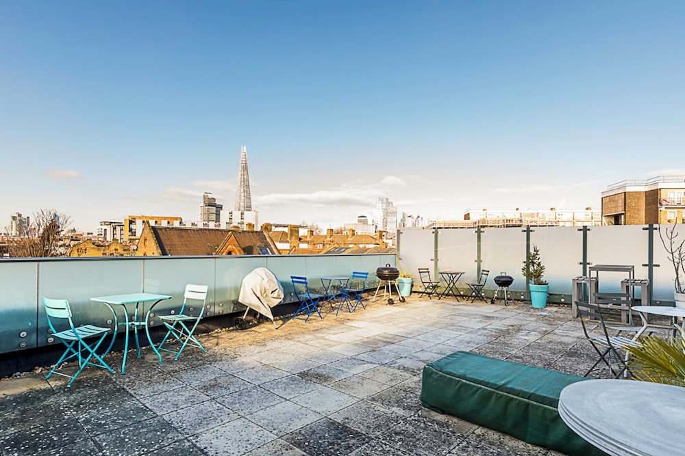 Bermondsey Bliss: Views, Comfort, and City Access!