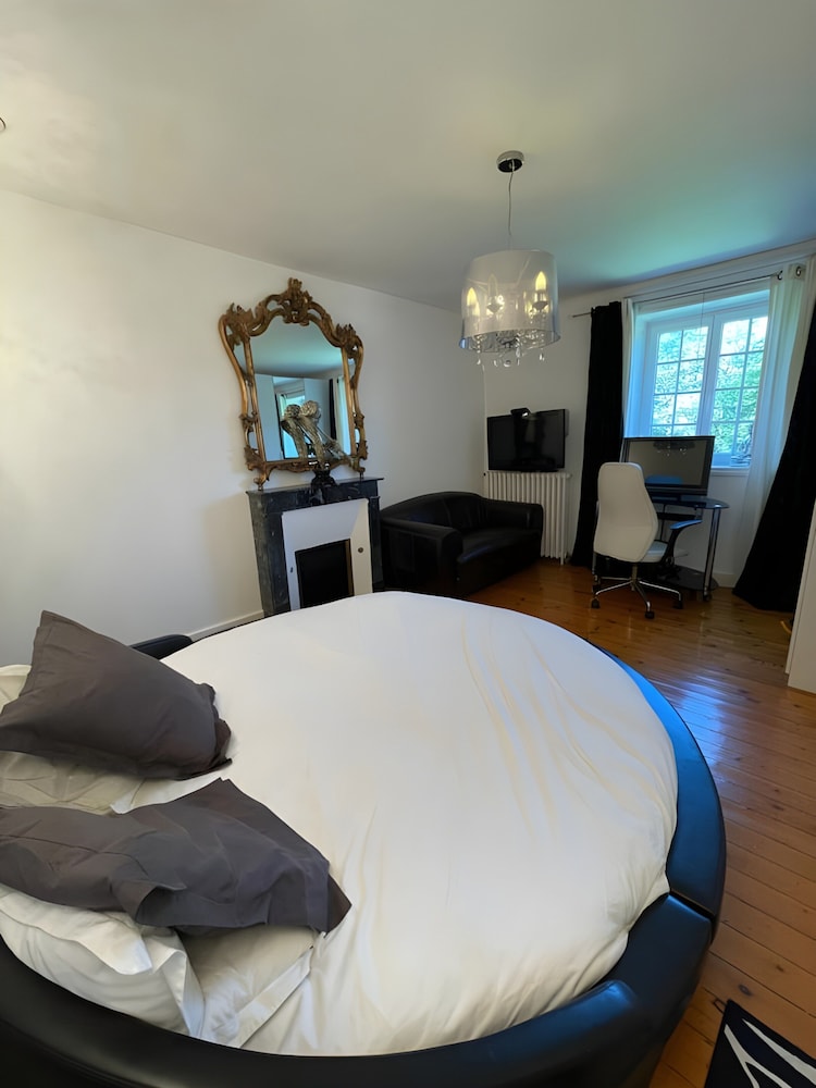 Estate in Saint-pavace Near Le Mans Circuit