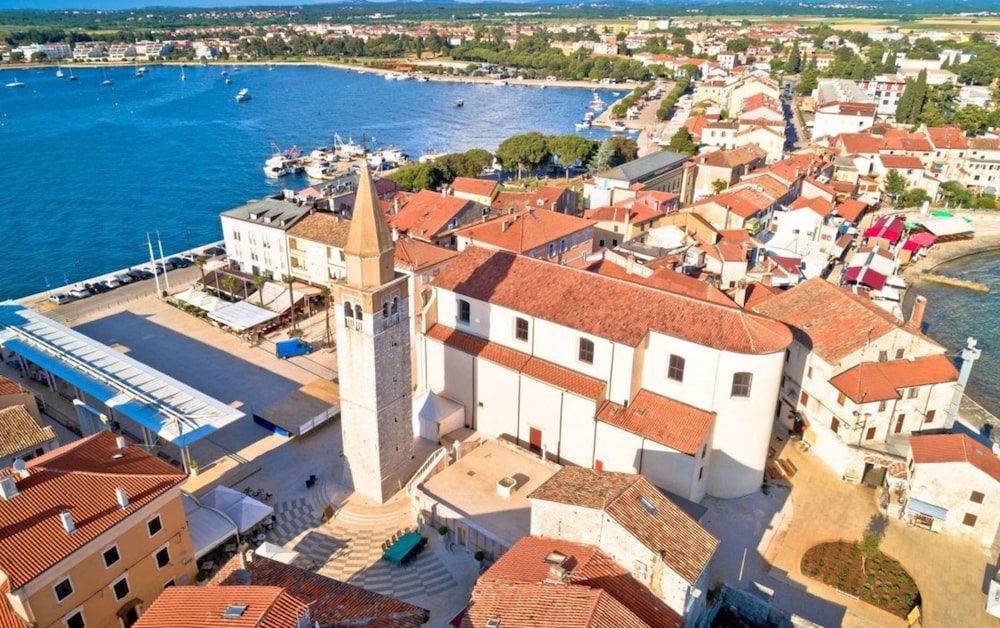 Comfortable Apartment in Umag With Parking Space