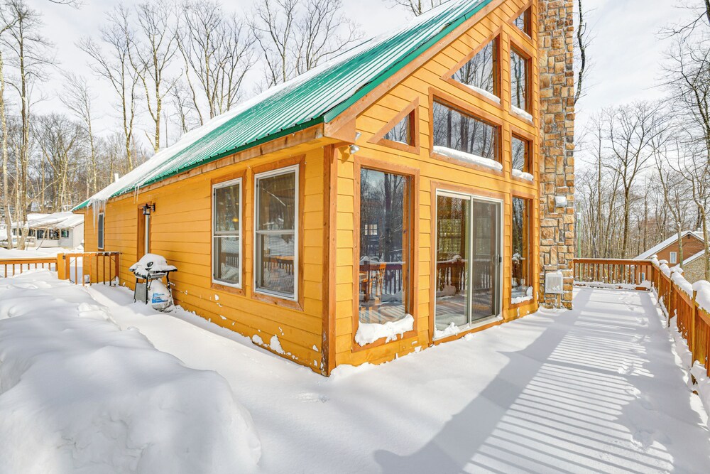 Hike, Ski & Raft: Terra Alta Cabin w/ Large Deck