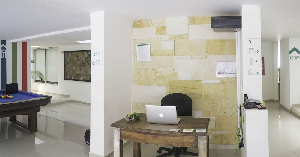 Color Hostel