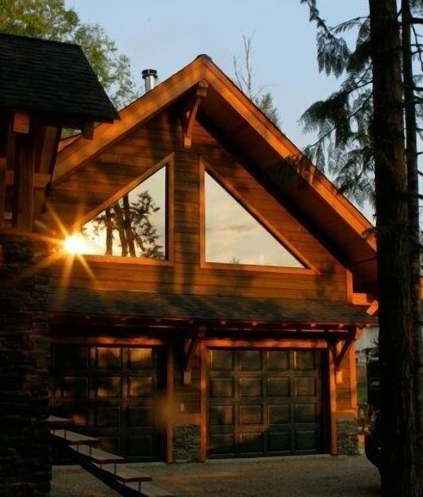 Revelstoke Timber Loft B&B